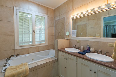 Blue Marlin Suite: Master Bedroom Ensuite Bathroom