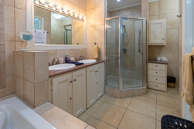 Blue Marlin Suite: Master Bedroom Ensuite Bathroom