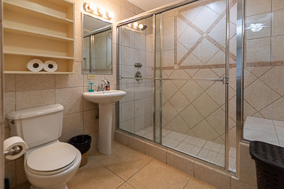 Blue Marlin Suite: Bedroom 3 Ensuite Bathroom