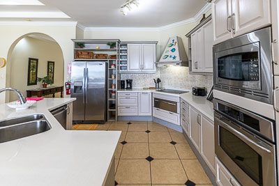 Blue Marlin Suite: Kitchen area