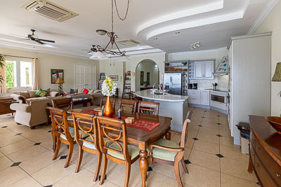 Blue Marlin Suite: Dining area