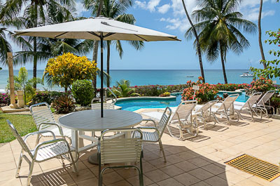 The pool and deck at Black Rock Dreams